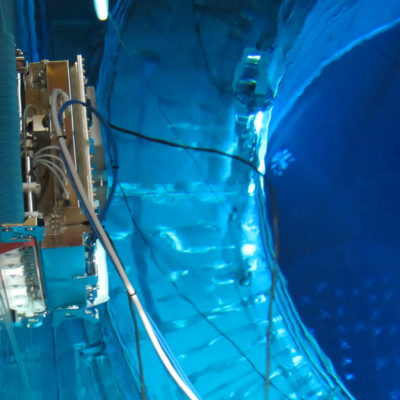Nettoyage piscine nucléaire - Robot de nettoyage parois de piscine