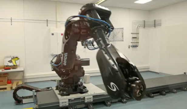 robot in joint lab